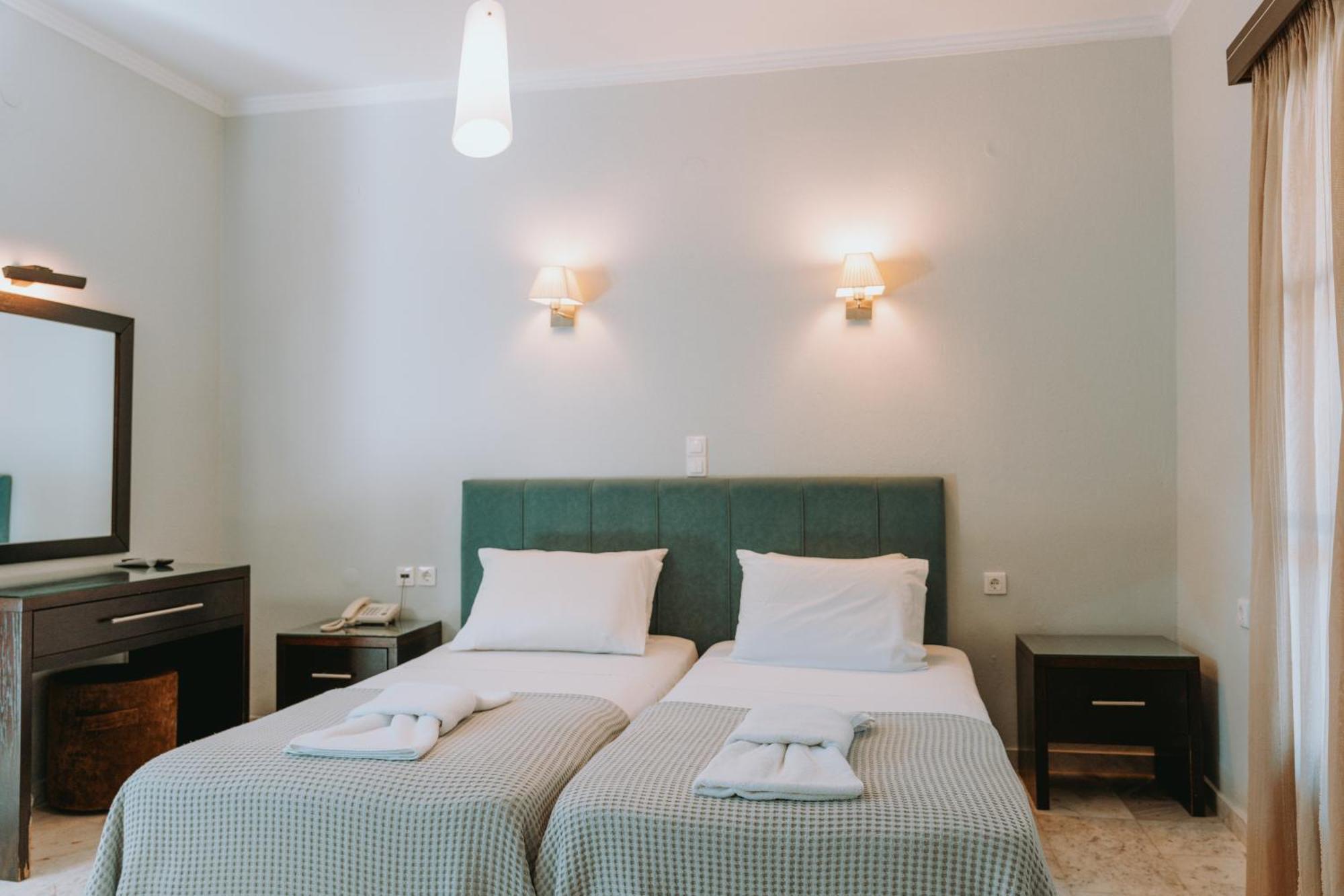 Karavostasi Beach Hotel Perdika  Extérieur photo