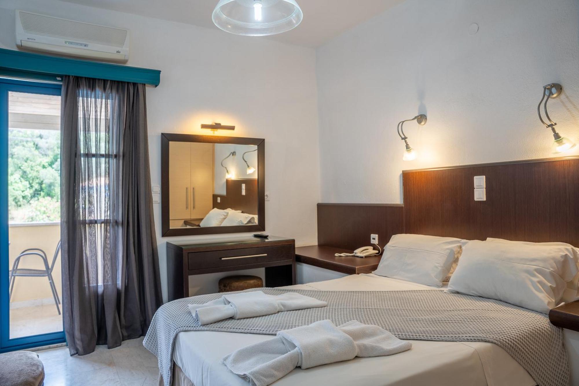 Karavostasi Beach Hotel Perdika  Extérieur photo
