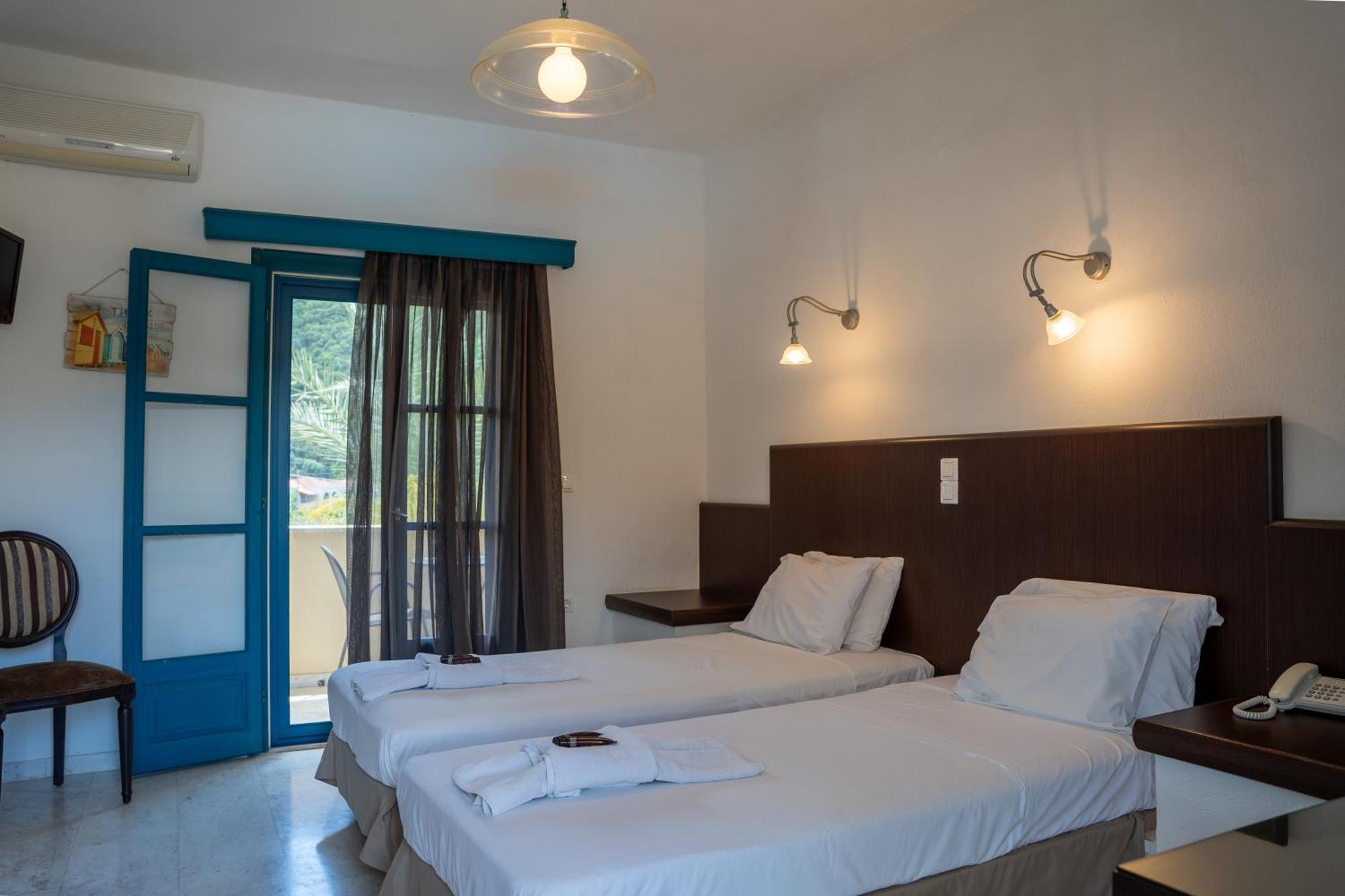 Karavostasi Beach Hotel Perdika  Extérieur photo