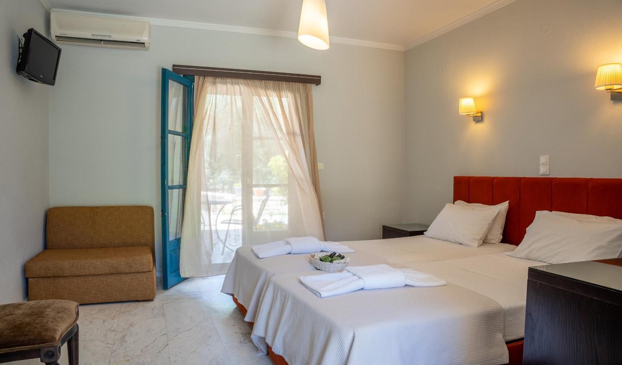 Karavostasi Beach Hotel Perdika  Extérieur photo