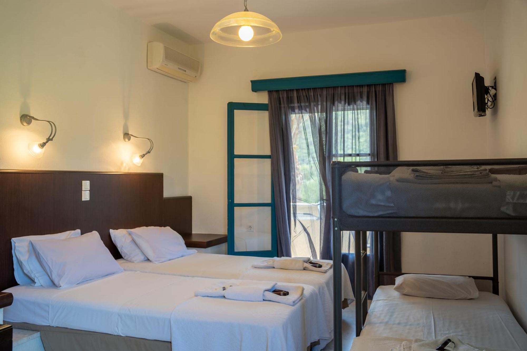 Karavostasi Beach Hotel Perdika  Extérieur photo