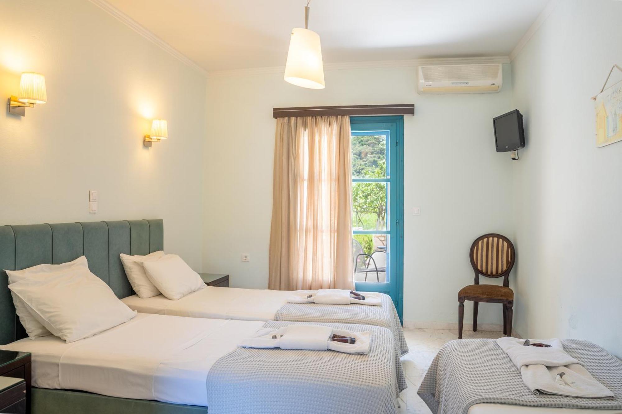 Karavostasi Beach Hotel Perdika  Extérieur photo